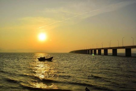 Bán đảo Phương Mai được nối với đất liền qua cây cầu vượt biển dài nhất Việt Nam @internet