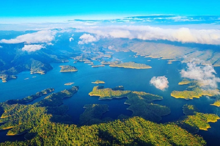 Khám phá vẻ đẹp hút hồn của hồ Tà Đùng, Đắk Nông